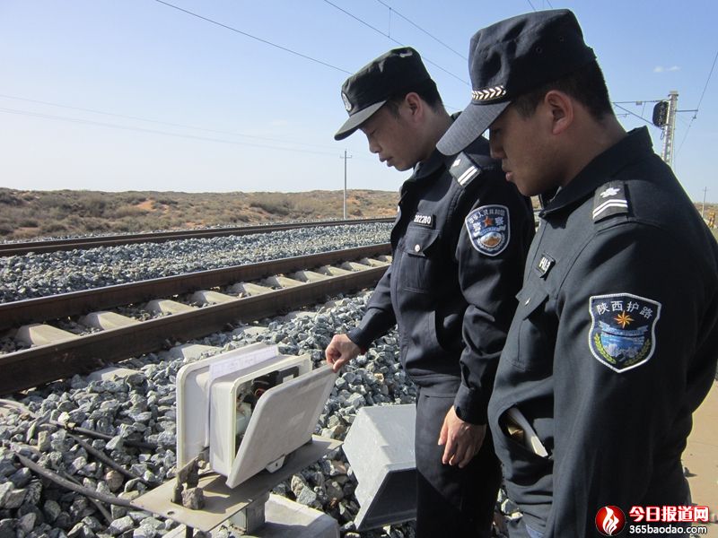 圖三 對線路設(shè)備進行檢查.jpg
