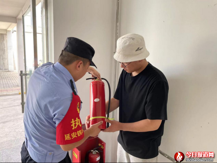 嚴(yán)細(xì)措施 狠抓落實(shí) 神木站派出所縱深推進(jìn)夏季治安打擊整治百日行動(dòng)見(jiàn)實(shí)見(jiàn)效671.png