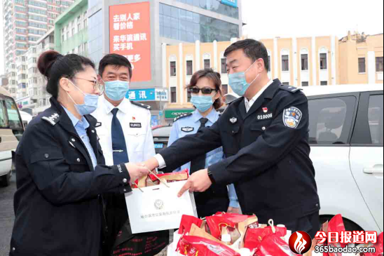 (定稿)滾滾熱血彰顯鐵警柔情——哈市公安機關(guān)組織開展無償獻血活動489.png