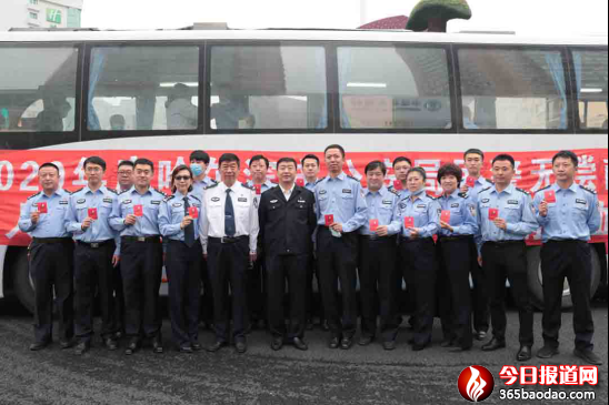 (定稿)滾滾熱血彰顯鐵警柔情——哈市公安機關(guān)組織開展無償獻血活動343.png
