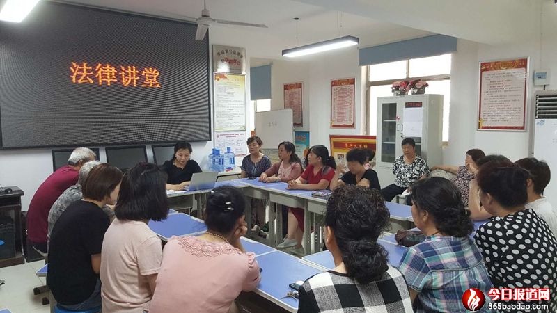 河南省鄭州市金水區(qū)東風(fēng)路街道文北社區(qū)“法律講堂進(jìn)社區(qū)”活動照片 (1)_副本.jpg